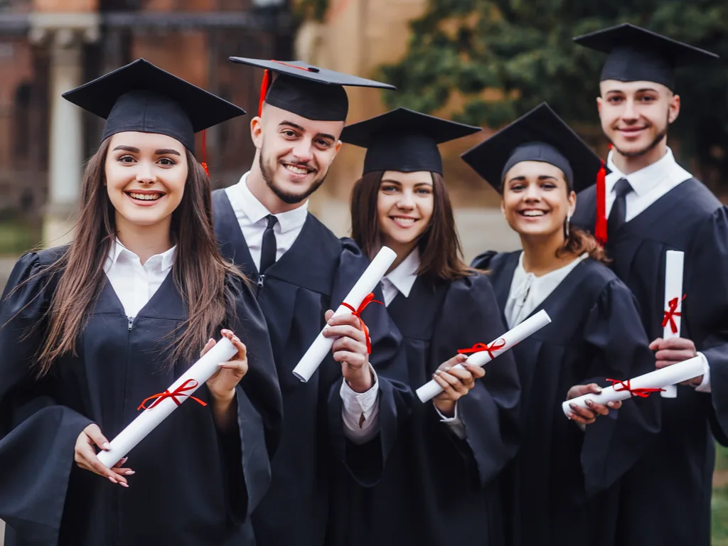 Thinking of Getting an Associate’s Degree? Here’s What You Need to Know